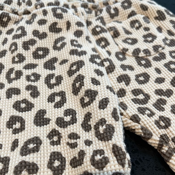 Zara Toddler Cheetah Pants, like new condition, 9-12mo - Picture 3 of 4